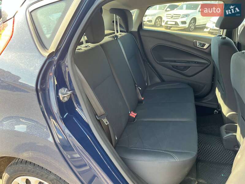 Хэтчбек Ford Fiesta 2016 в Киеве