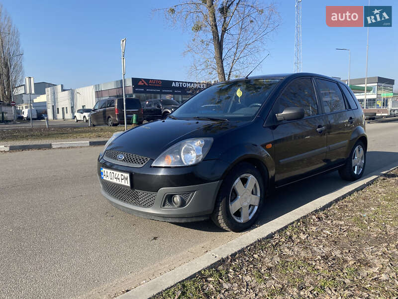 Хэтчбек Ford Fiesta 2008 в 
