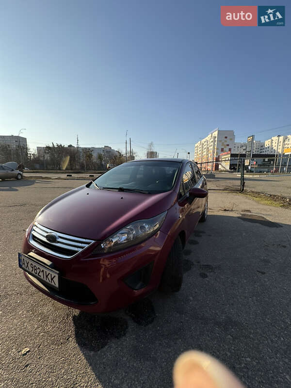 Седан Ford Fiesta 2011 в 