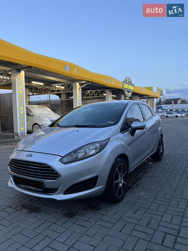 Седан Ford Fiesta 2017 в 