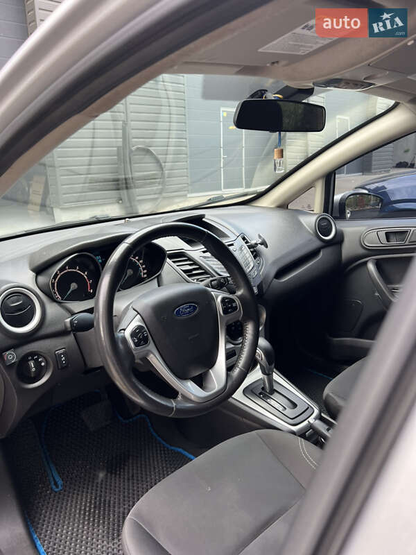 Седан Ford Fiesta 2017 в Киеве