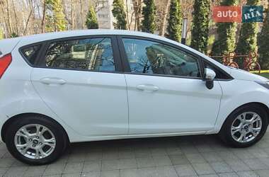 Хэтчбек Ford Fiesta 2017 в 
