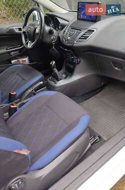 Хэтчбек Ford Fiesta 2017 в 