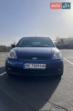 Хэтчбек Ford Fiesta 2006 в 