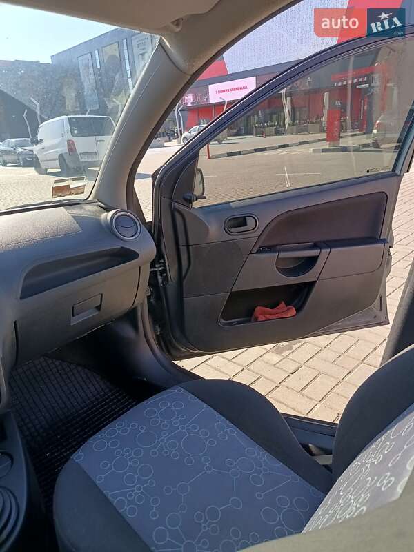 Хэтчбек Ford Fiesta 2007 в Ивано-Франковске
