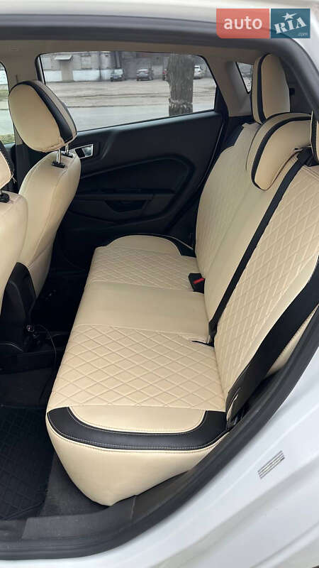 Хэтчбек Ford Fiesta 2014 в Днепре