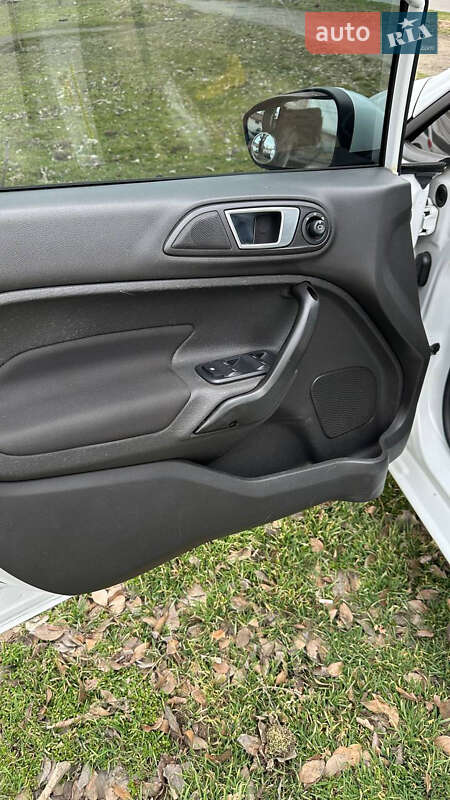 Хэтчбек Ford Fiesta 2014 в Днепре