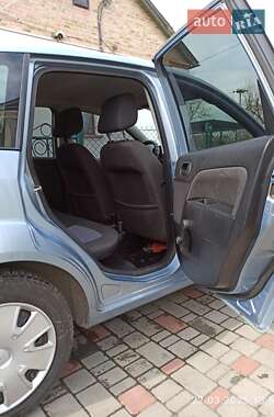 Хэтчбек Ford Fiesta 2006 в 