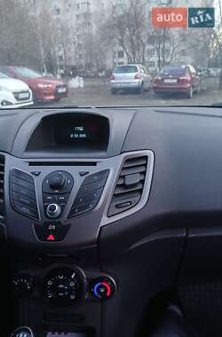 Хетчбек Ford Fiesta 2013 в 