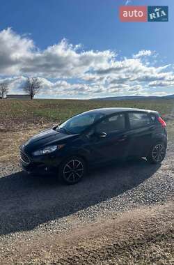 Хэтчбек Ford Fiesta 2016 в 