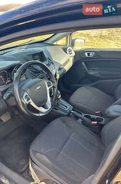 Хэтчбек Ford Fiesta 2016 в 