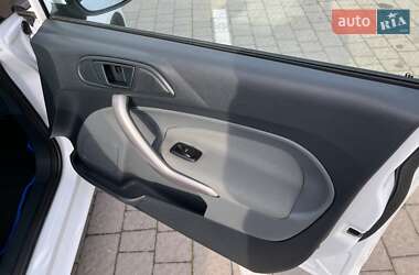 Хэтчбек Ford Fiesta 2011 в 