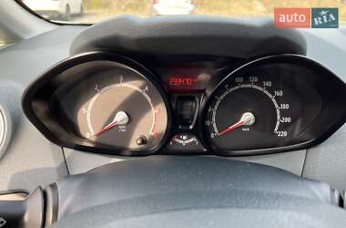 Хэтчбек Ford Fiesta 2011 в 