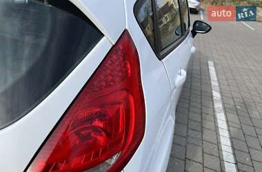 Хэтчбек Ford Fiesta 2011 в 