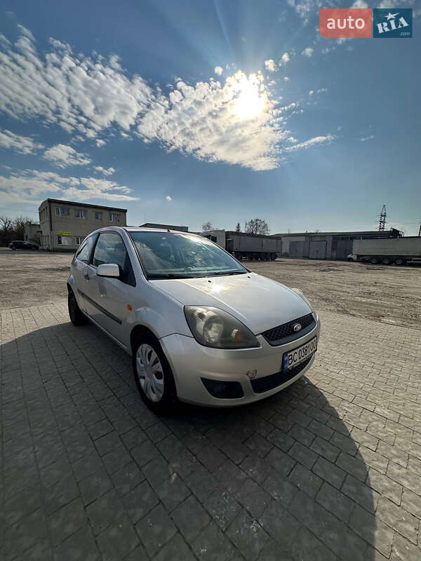 Хетчбек Ford Fiesta 2006 в Золочеві