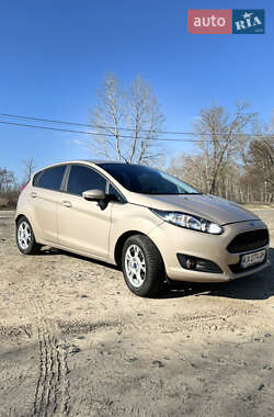 Хэтчбек Ford Fiesta 2016 в 