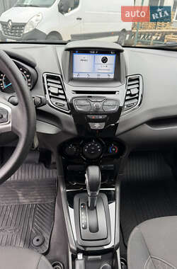 Хэтчбек Ford Fiesta 2019 в 