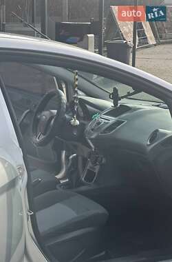 Хэтчбек Ford Fiesta 2010 в 