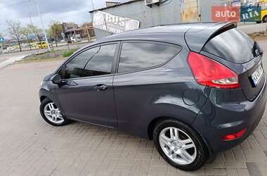 Хэтчбек Ford Fiesta 2011 в 