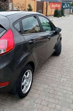 Хэтчбек Ford Fiesta 2016 в 
