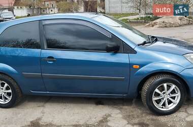Хэтчбек Ford Fiesta 2006 в 