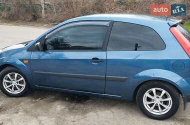 Хэтчбек Ford Fiesta 2006 в 