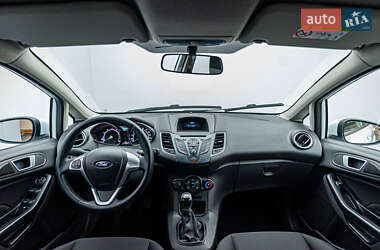 Хэтчбек Ford Fiesta 2017 в 