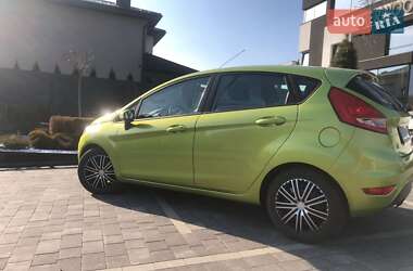 Хэтчбек Ford Fiesta 2010 в 