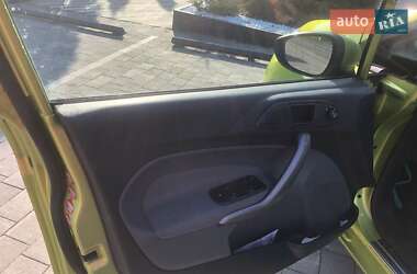 Хэтчбек Ford Fiesta 2010 в 