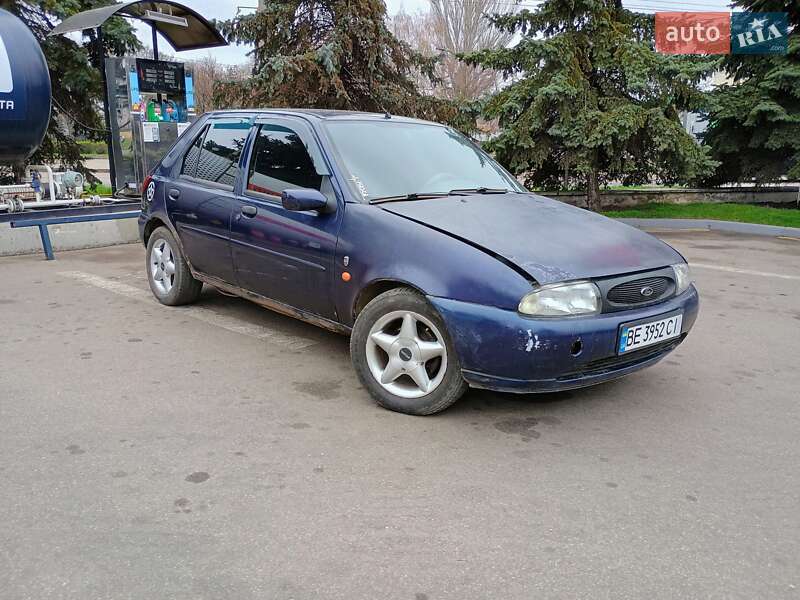 Хэтчбек Ford Fiesta 1996 в 