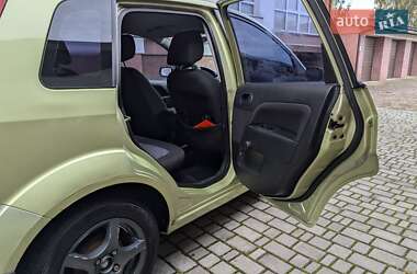 Хэтчбек Ford Fiesta 2006 в 