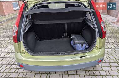 Хэтчбек Ford Fiesta 2006 в 