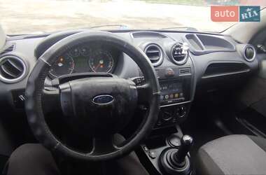 Хэтчбек Ford Fiesta 2006 в 