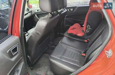 Седан Ford Fiesta 2015 в 
