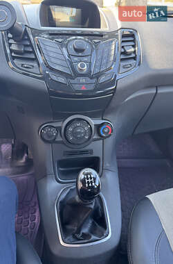 Хэтчбек Ford Fiesta 2013 в 