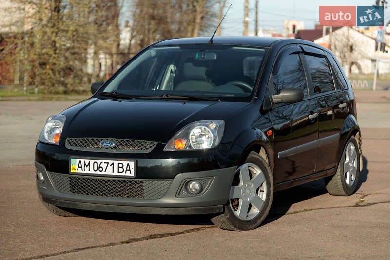 Хэтчбек Ford Fiesta 2008 в 