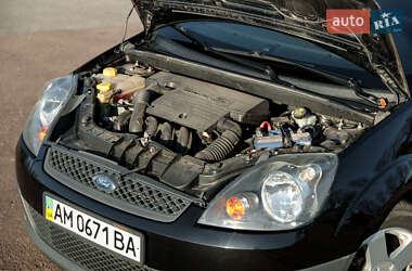 Хэтчбек Ford Fiesta 2008 в 