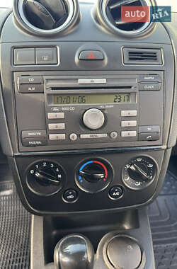 Хетчбек Ford Fiesta 2006 в 