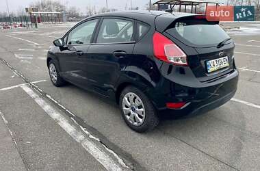 Хэтчбек Ford Fiesta 2016 в 
