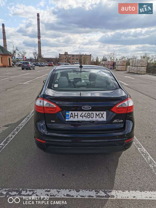 Седан Ford Fiesta 2015 в Кривом Роге