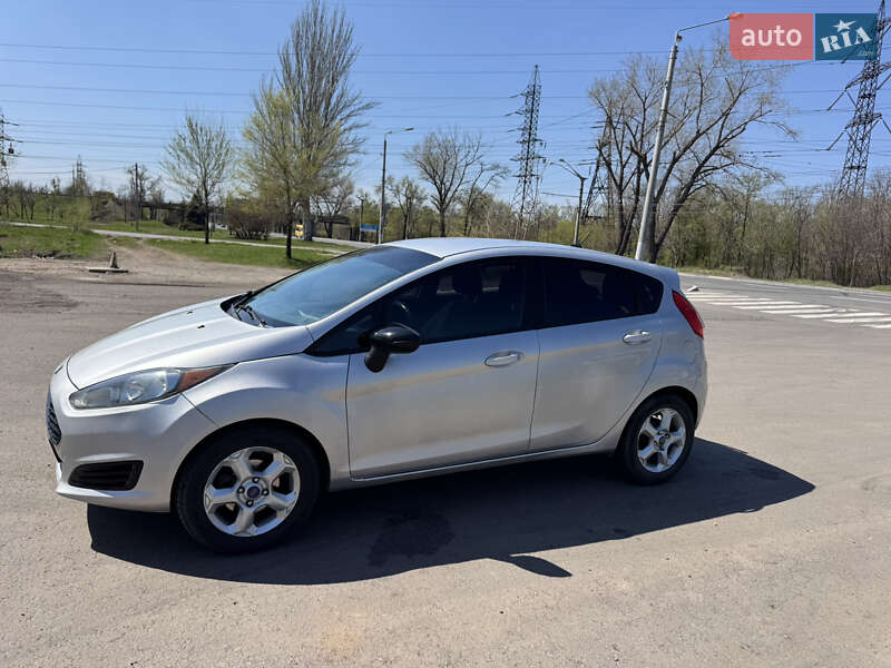 Седан Ford Fiesta 2013 в Кривом Роге