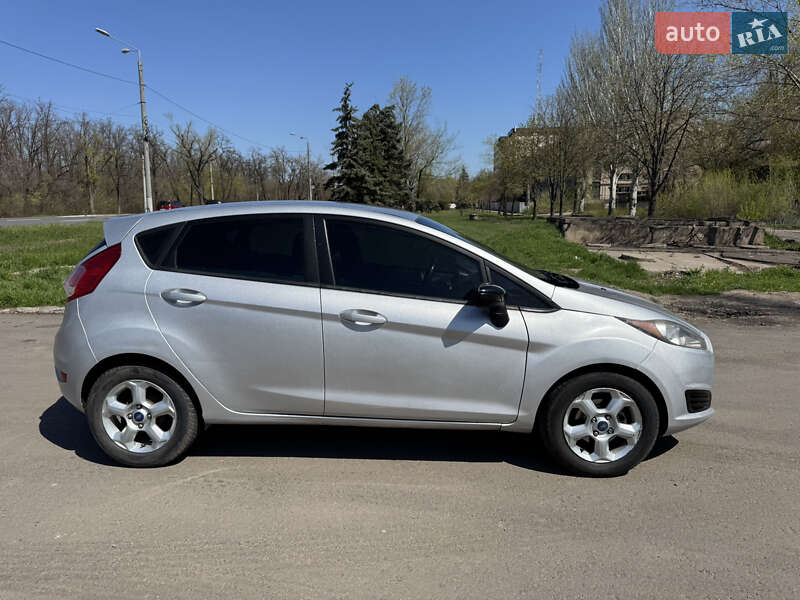 Седан Ford Fiesta 2013 в Кривом Роге