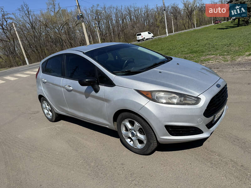 Седан Ford Fiesta 2013 в Кривом Роге