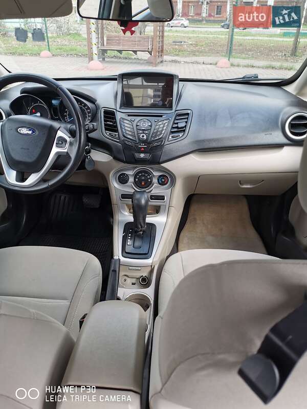 Седан Ford Fiesta 2015 в Кривом Роге
