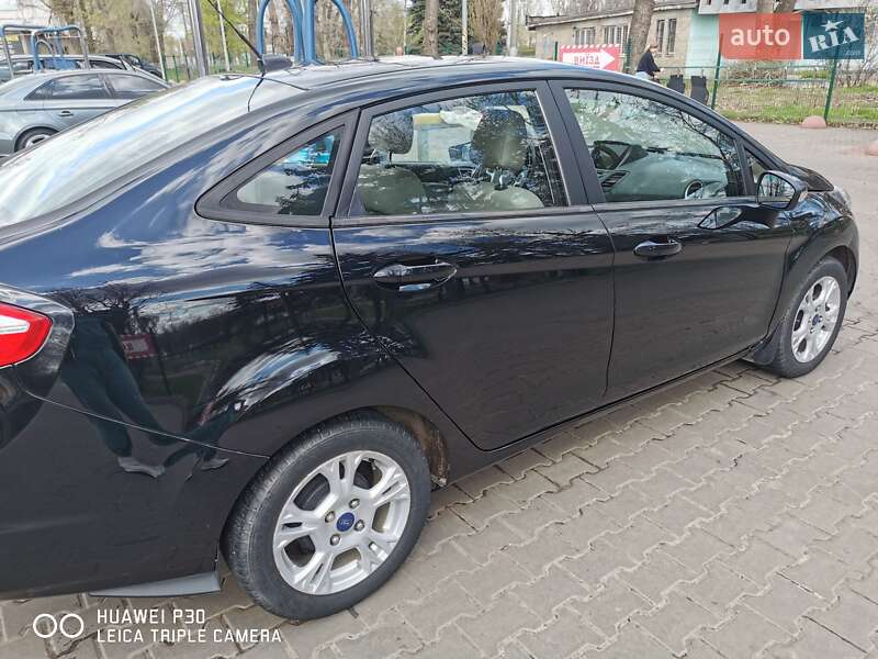 Седан Ford Fiesta 2015 в Кривом Роге