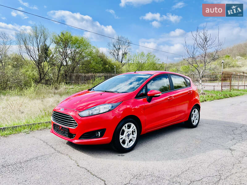 Хэтчбек Ford Fiesta 2015 в 