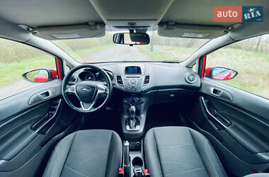 Хэтчбек Ford Fiesta 2015 в 