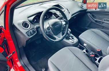 Хэтчбек Ford Fiesta 2015 в 