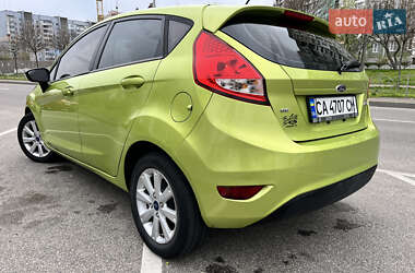 Хэтчбек Ford Fiesta 2012 в 