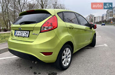Хэтчбек Ford Fiesta 2012 в 